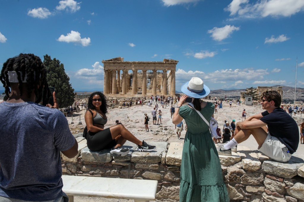 Απογειώνεται ο ελληνικός τουρισμός – Οι επιδόσεις προμηνύουν παράταση της τουριστικής περιόδου