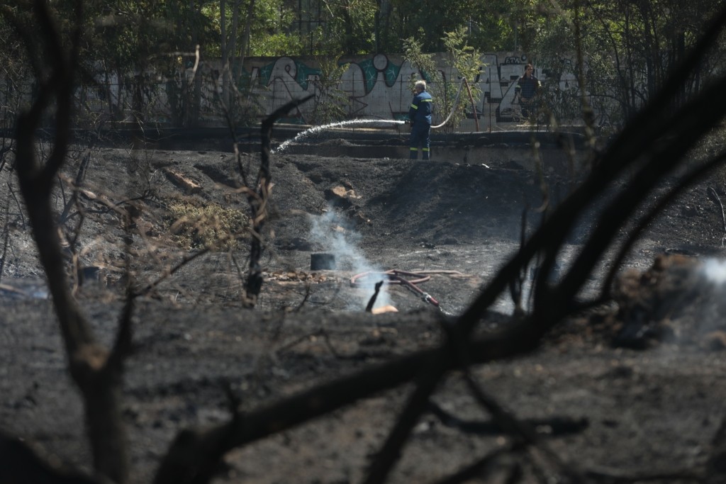Χωρίς ενεργό μέτωπο η φωτιά στην περιοχή Κυπαρίσσι στην Αχαΐα