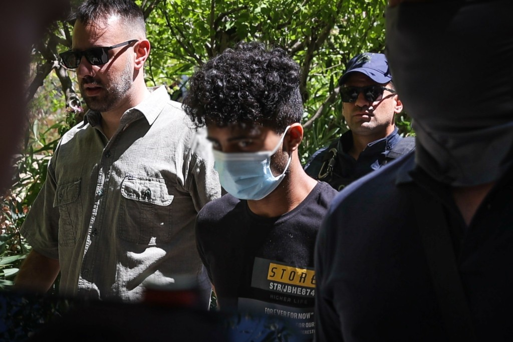 Στον ανακριτή αμίλητος ο Πακιστανός για τη δολοφονία της 17χρονης Νικολέτας (vid)
