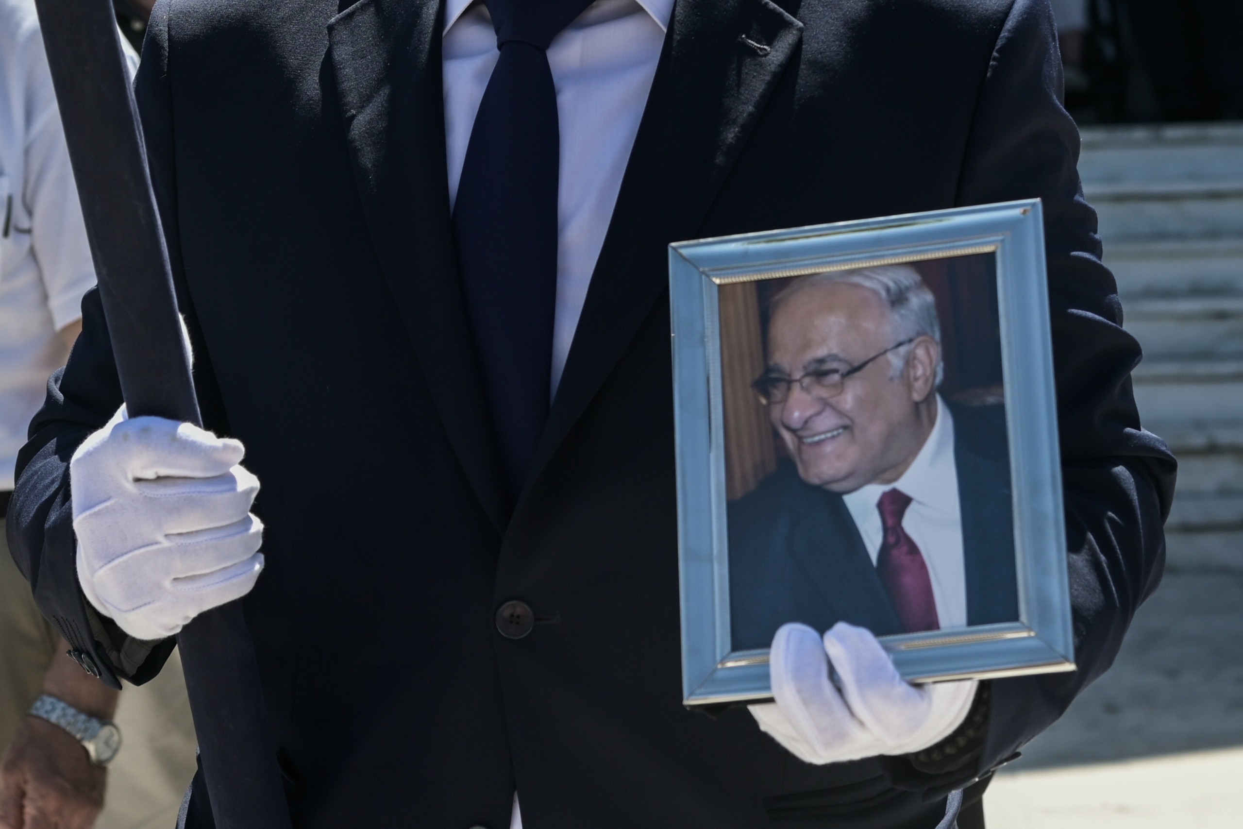 Το “τελευταίο αντίο” στον σπουδαίο αστροφυσικό Διονύση Σιμόπουλο (pics&vid)