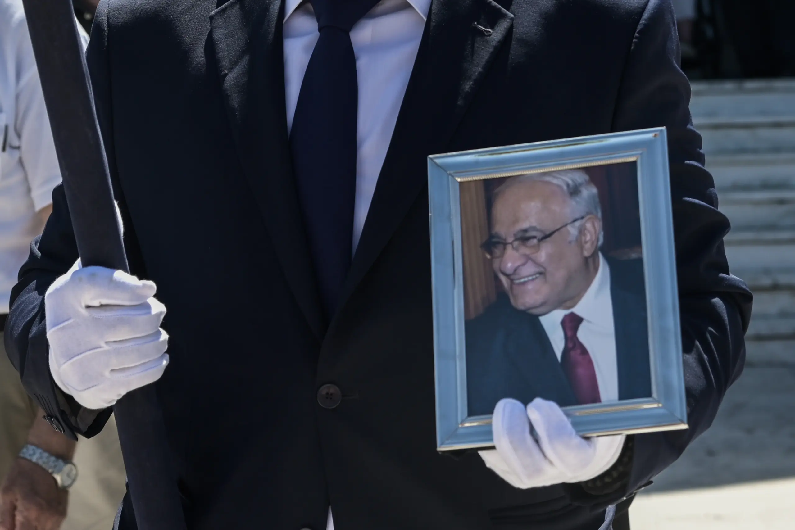 Το “τελευταίο αντίο” στον σπουδαίο αστροφυσικό Διονύση Σιμόπουλο (pics&vid)