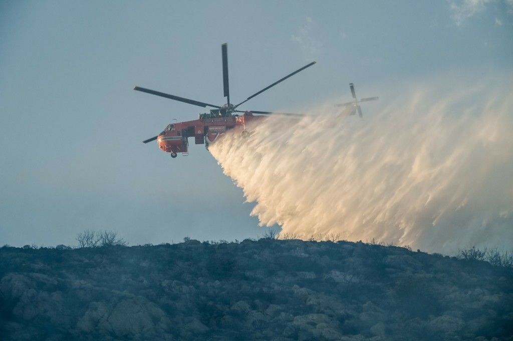 Εκτός ελέγχου η μεγάλη φωτιά στη Θάσο – Μήνυμα από το 112 για εκκένωση οικισμού (vids)
