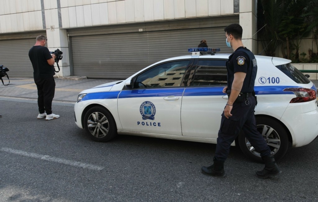 Στον εισαγγελέα η 27χρονη που μαχαίρωσε την ερωτική “αντίζηλό” της – Της έστησε καρτέρι και της επιτέθηκε (vid)