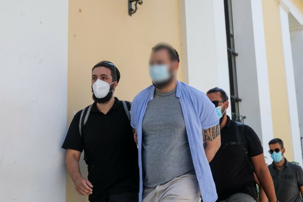Στον ανακριτή ο 34χρονος που εισέβαλε στο πάρκινγκ του Εφετείου – Απολογείται για το 1,5 εκατ. ευρώ και τα ναρκωτικά
