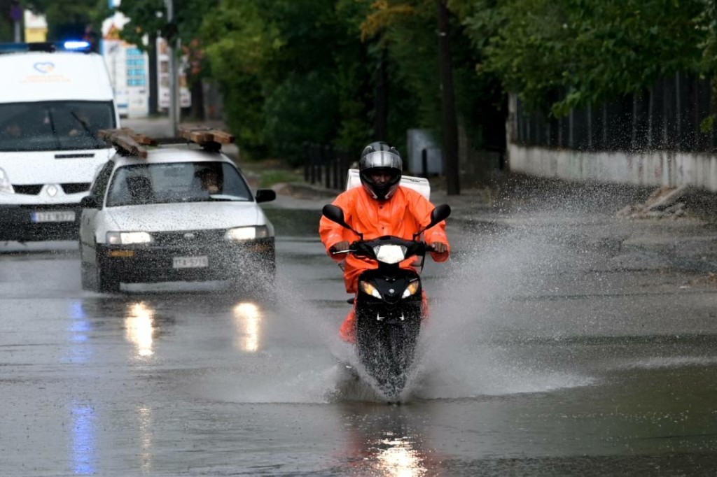 Επιδεινώνεται η κακοκαιρία – Σε ποιες περιοχές θα είναι πιο έντονα τα φαινόμενα – SOS για πλημμύρες (χάρτες)
