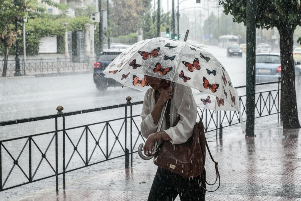 Θερίζει τη χώρα το κύμα κακοκαιρίας – Πέφτει κι άλλο η θερμοκρασία