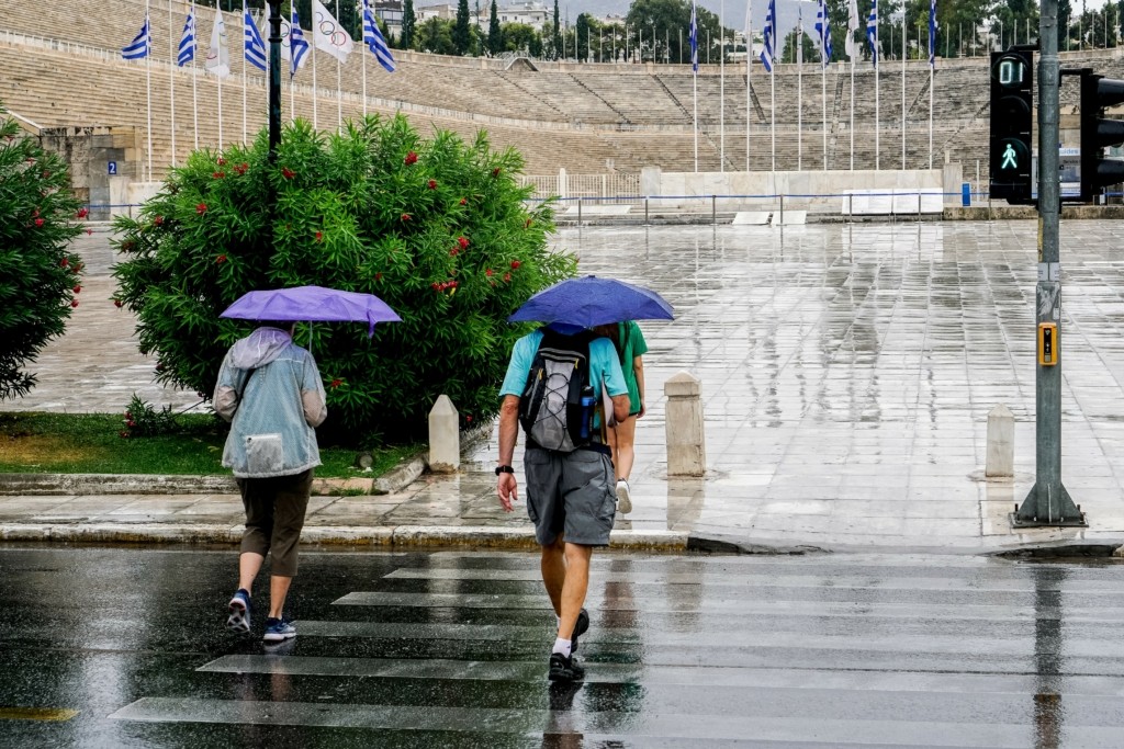 Με βροχή και τοπικές καταιγίδες ξεκινά η εβδομάδα – Μέχρι 35 βαθμούς η θερμοκρασία