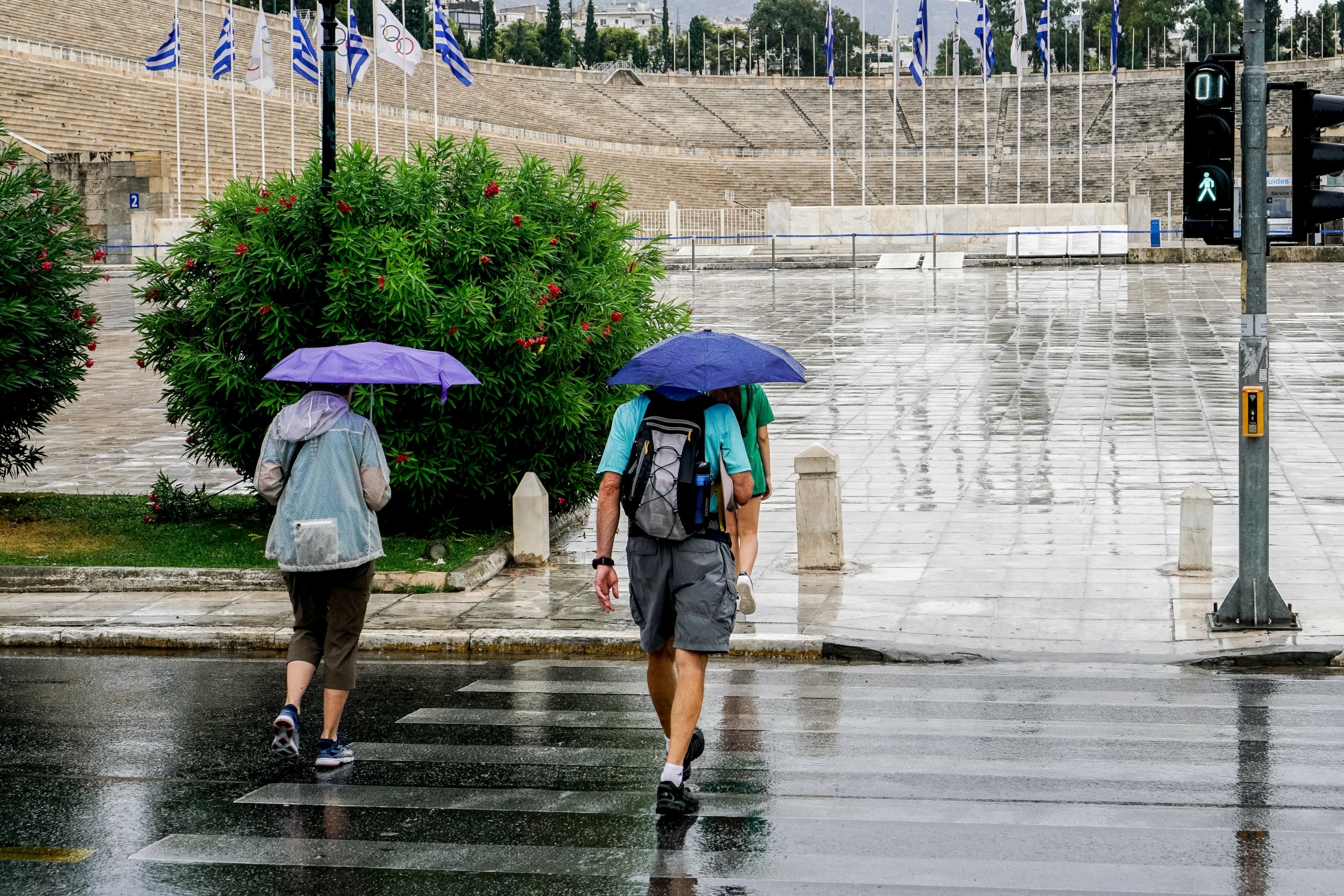 Με βροχή και τοπικές καταιγίδες ξεκινά η εβδομάδα – Μέχρι 35 βαθμούς η θερμοκρασία