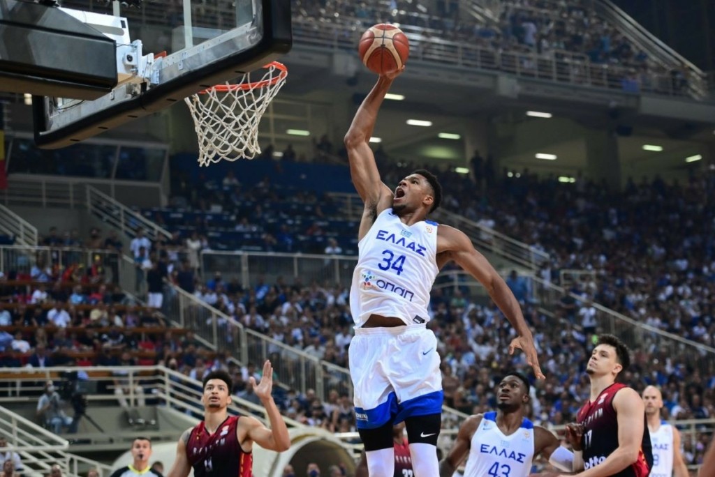 “Giannis mageireuei to gyros” – Σπίκερ της FIBA σχολιάζει τον “Greek Freak” στα Ελληνικά και γίνεται viral (vid)