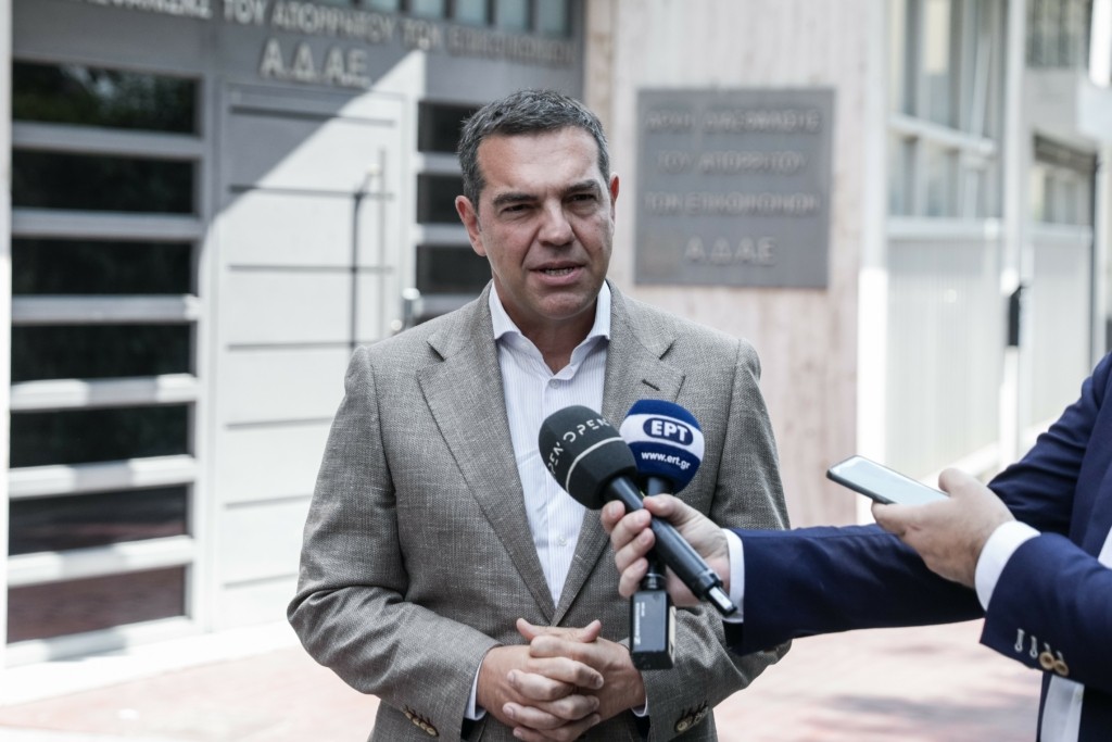 Τσίπρας για ΑΔΑΕ – “Να αρχίσει έρευνα για το αν και πόσοι βουλευτές και ευρωβουλευτές παρακολουθούνται”