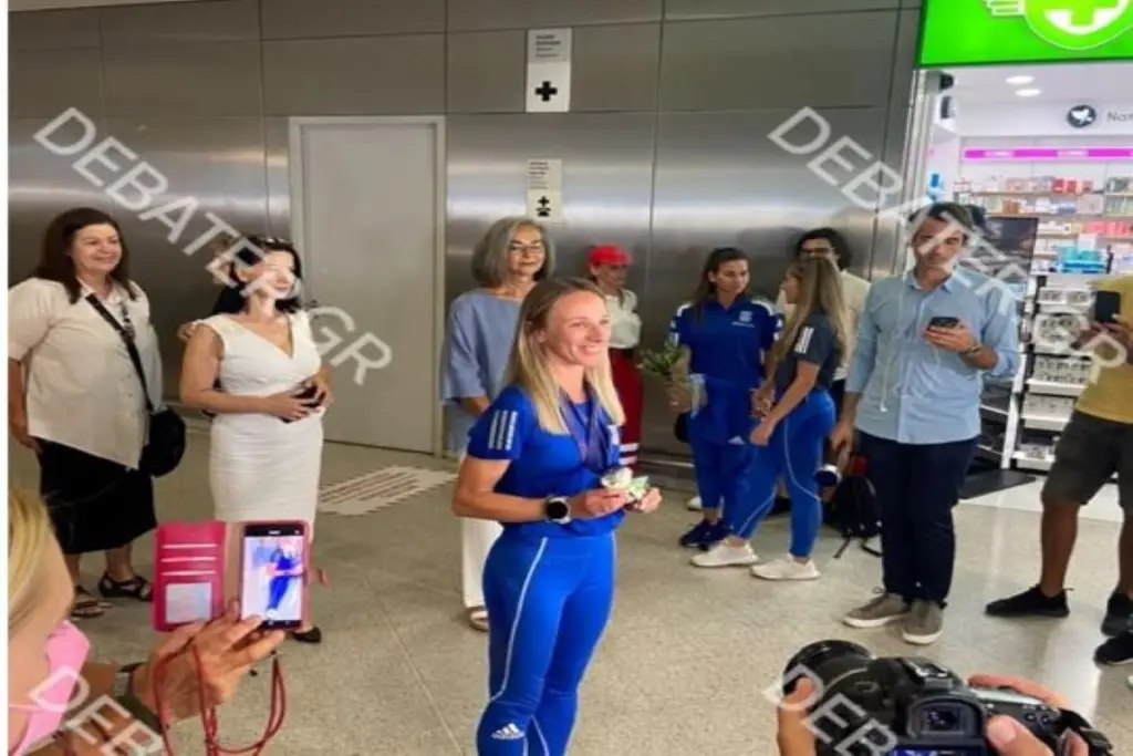Στην Αθήνα η “χρυσή” Αντιγόνη Ντρισμπιώτη – “Θα χαρώ τη στιγμή μου” (vid)