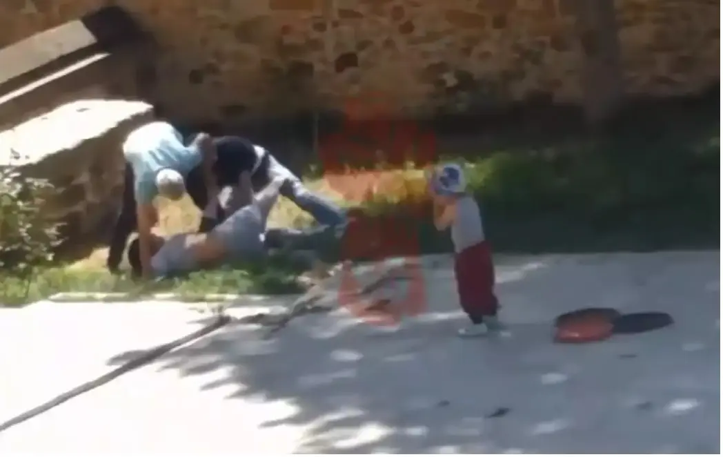 Πάλευε με νύχια και με δόντια να γλιτώσει το παιδί της – Και ο πρώην άντρας της την έσφαξε (vid)