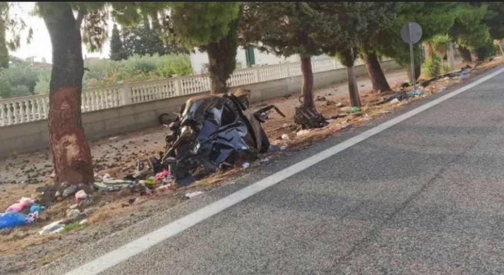 Νέα τραγωδία στην άσφαλτο – Νεκροί 24χρονος και 21χρονη ύστερα από φοβερό τροχαίο στο Γαλαξίδι (pics)