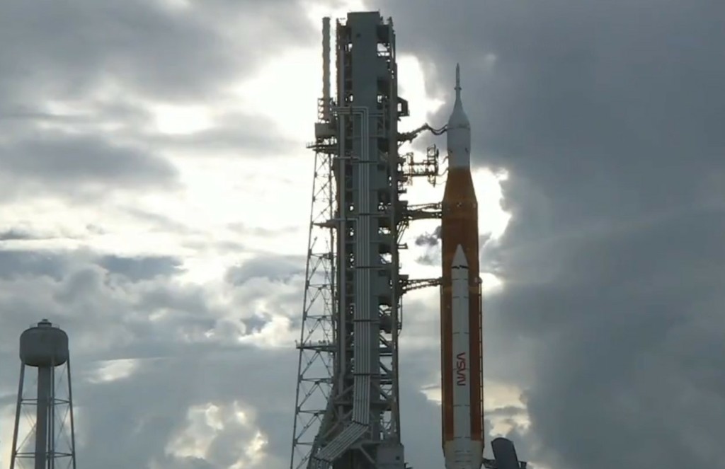 Αναβλήθηκε η εκτόξευση του πυραύλου της NASA στη Σελήνη – Τι συνέβη – Πότε θα είναι η επόμενη δοκιμή (vids)