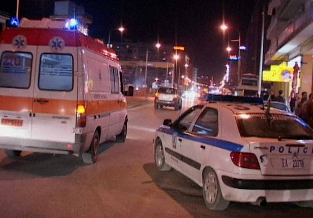 Τρομακτικό τροχαίο στη Θεσσαλονίκη – ΙΧ ξέφυγε της πορείας του και πήρε φωτιά