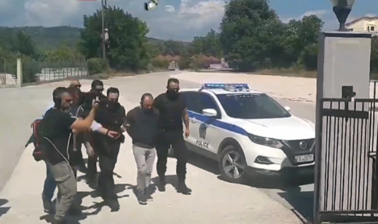 Απολογείται ο 29χρονος που σκότωσε τον πεθερό του στην Άρτα – Τι καταγγέλλει η πρώην σύζυγός του (vid)