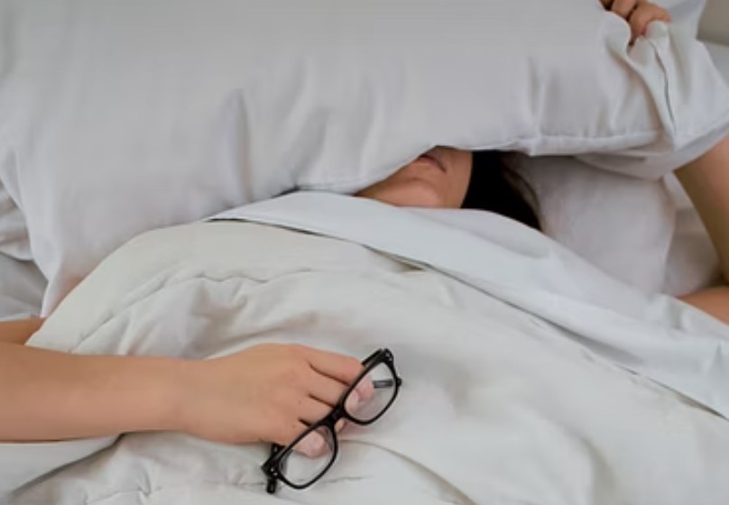 Λιγότερο γενναιόδωροι και πιο αντικοινωνικοί όσοι δεν κοιμούνται πολύ – Τι υποστηρίζει νέα έρευνα