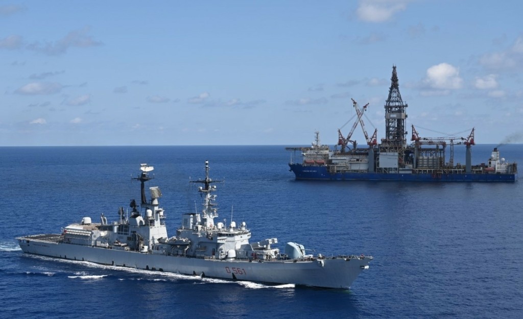 Ιταλική “ομπρέλα προστασίας” στην κυπριακή ΑΟΖ – Η Ρώμη έστειλε πολεμικό πλοίο δίπλα στο γεωτρύπανο της ΕΝΙ