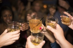 Χανιά: Τρεις ανήλικοι στο νοσοκομείο μετά από κατανάλωση αλκοόλ – Συνελήφθησαν οι κηδεμόνες τους