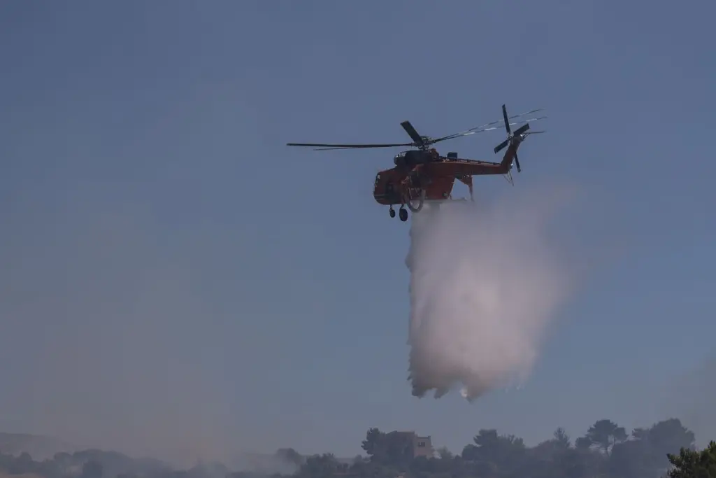Γαλλία: Η μεγαλύτερη πυρκαγιά του καλοκαιριού καίει 120.000 στρέμματα – Ένας νεκρός και 9 τραυματίες