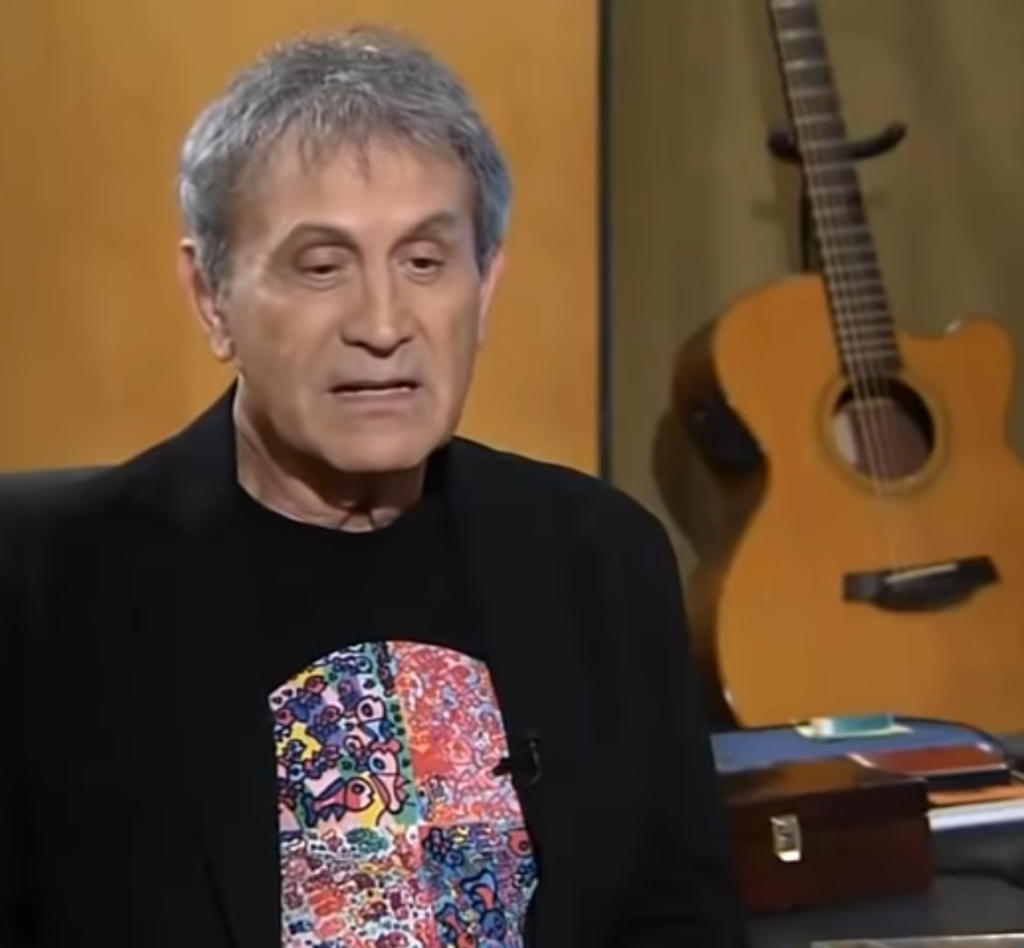 “Χείμαρρος” ο Γιώργος Νταλάρας για τον Κορκονέα κατά τη διάρκεια συναυλίας – Μήνυμα για τις υποχρεώσεις της δικαιοσύνης