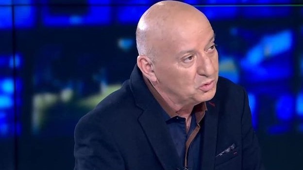 Χαμός στο Twitter με δήλωση Κατερινόπουλου για τις γυναικοκτονίες – Έξαλλος ο ταξίαρχος, “αγράμματε, κακεντρεχή” (vid)