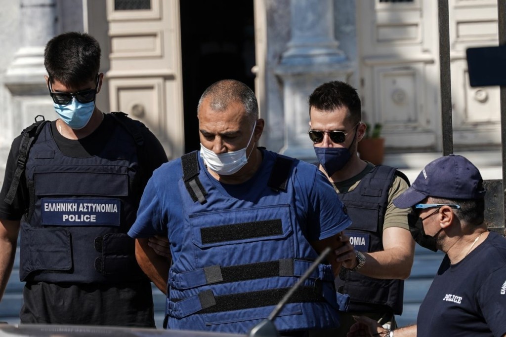 Κλήθηκε για κατάθεση και δεύτερη ανήλικη για τον αστυνομικό στη Λέσβο – Σε εξέλιξη η απολογία του (vid)