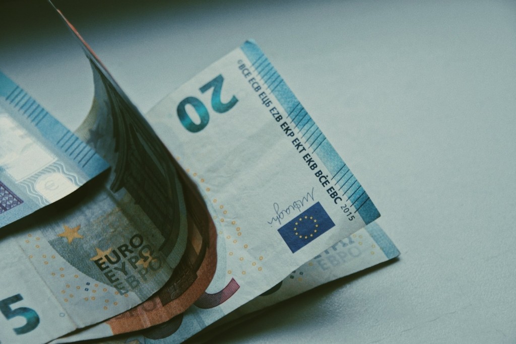 Ολοταχώς για τη νέα επιταγή ακρίβειας – Πότε θα δοθεί – Τα ποσά και οι δικαιούχοι