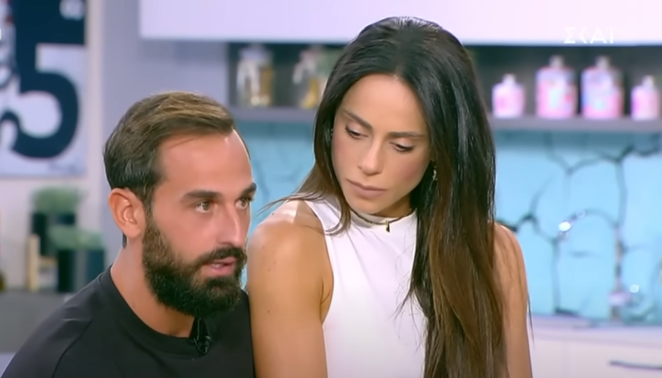 Αντωνά – Σοϊλέδης “παίζουν” σε παραλία της Μυκόνου – Τα φιλιά και οι αγκαλιές που τράβηξαν τα βλέμματα (vid)