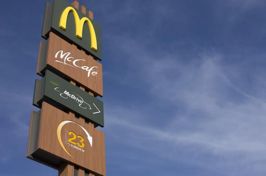 Τα McDonald’s ανοίγουν ξανά τα εστιατόριά τους στην Ουκρανία