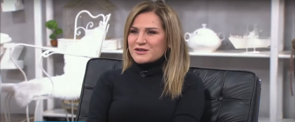 Όσα δεν ξέρετε για τη Μπέσσυ Μάλφα – Το αληθινό όνομα, οι σπουδές και η γνωριμία της με τον Γεράσιμο Σκιαδαρέση (pics & vid)
