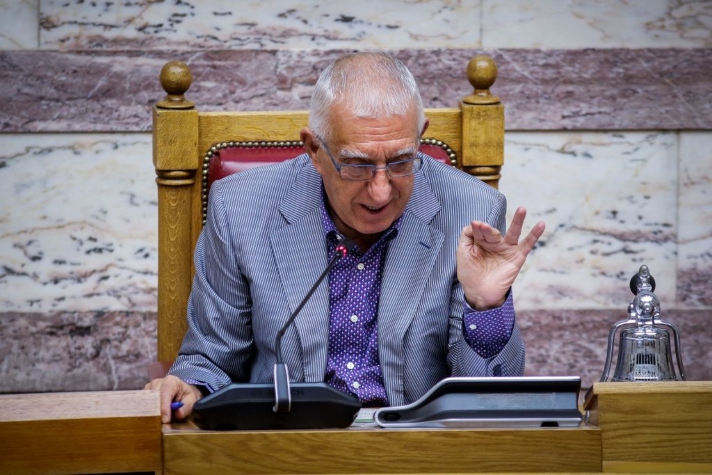 Συγκίνηση για τον Νικήτα Κακλαμάνη – Συνάντησε μετά από 15 χρόνια οικογένεια που είχε βοηθήσει όταν ήταν δήμαρχος!