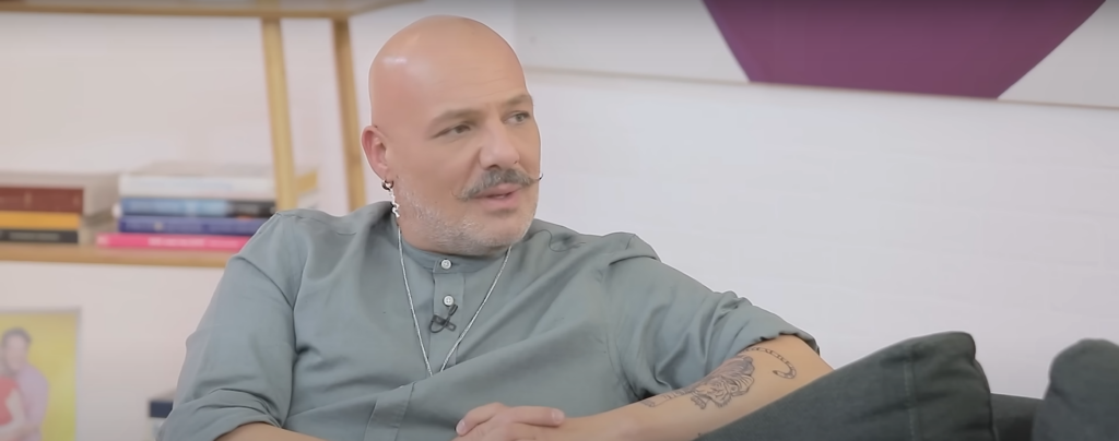Δείτε τον σωσία του Νίκου Μουτσινά – Τον “ανακάλυψε” η Ναταλία Γερμανού (pics)
