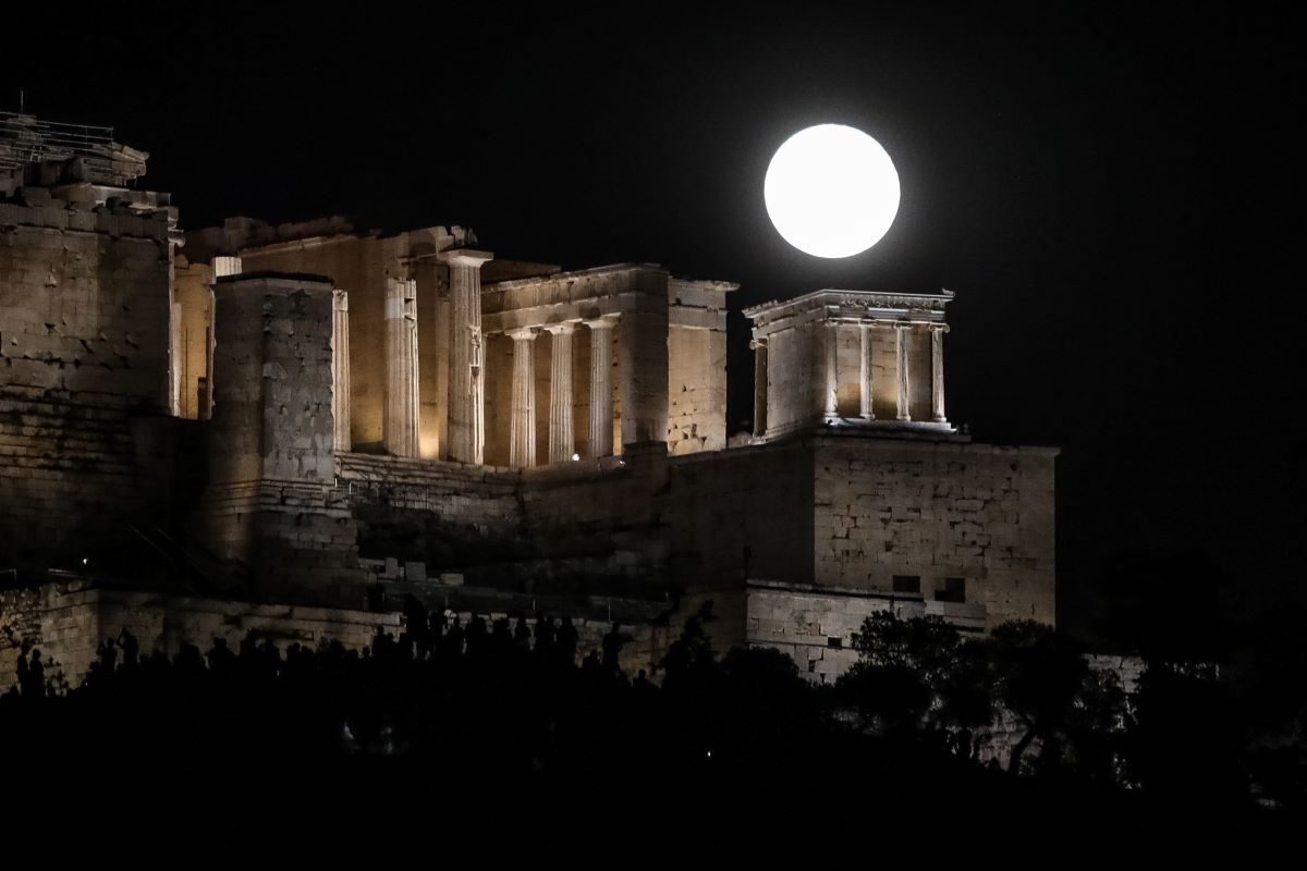 Αυγουστιάτικη Πανσέληνος