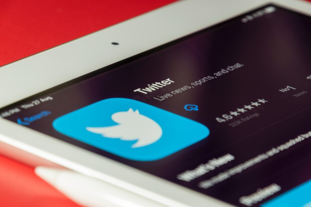 Το Twitter “πυροβολεί” τον Έλον Μασκ – “Παράλογοι και αντιφατικοί οι ισχυρισμοί ότι εξαπατήθηκε”