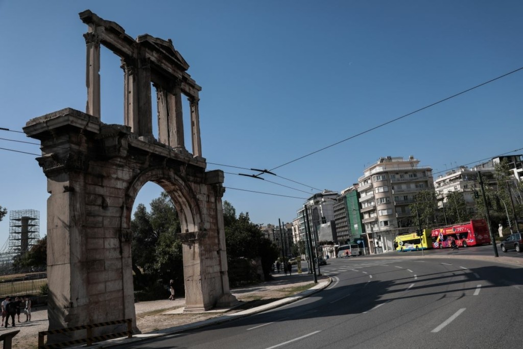 Συνέλαβαν επ’ αυτοφώρω πορτοφολάδες στους Στύλους του Ολυμπίου Διός – Πώς τους “τσάκωσαν” οι αστυνομικοί