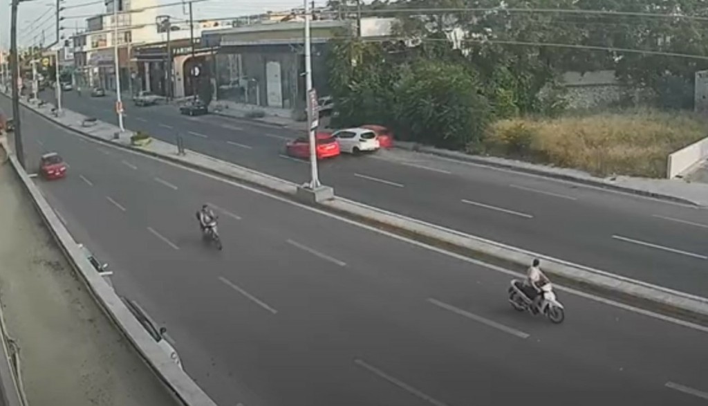 Νέο βίντεο που “παγώνει” το αίμα από την κόντρα στο κέντρο του Βόλου – Η στιγμή που προκαλείται το χάος