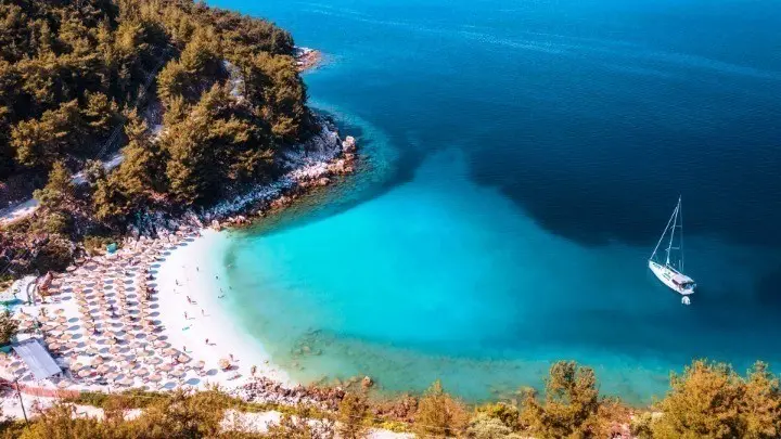 Οι πίνακες των δικαιούχων του κοινωνικού τουρισμού