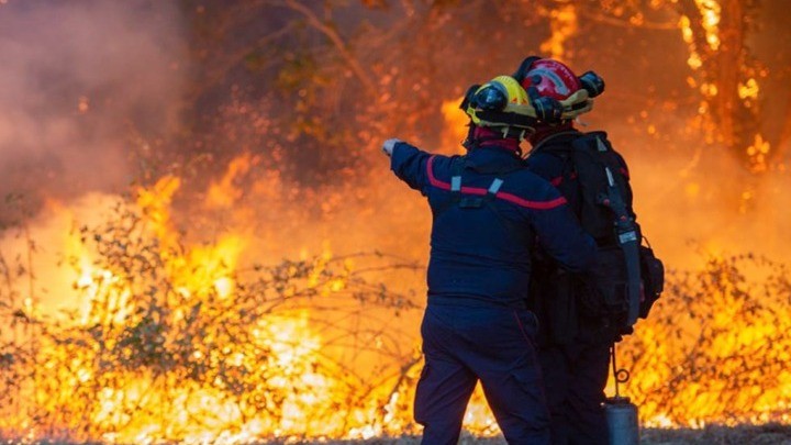 Στο έλεος του πύρινου εφιάλτη η Γαλλία – Η Ευρώπη σπεύδει να βοηθήσει (vids)
