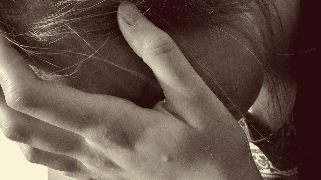 Αναστάτωση στην Πάτρα – Επιτέθηκε στη σύντροφό του, πήγε στο νοσοκομείο και την έπιασε από το λαιμό!