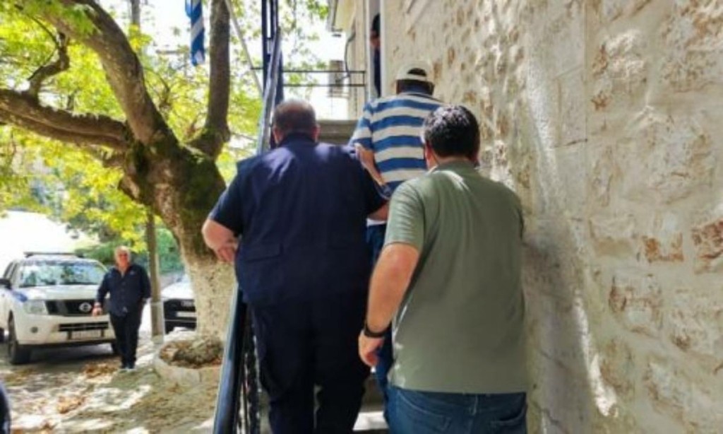 Συνελήφθη ο “γάιδαρος” αντιδήμαρχος Ζίτσας που βασάνιζε το ζώο – Έσερνε για 700 μέτρα το γαϊδουράκι – Τι υποστηρίζει
