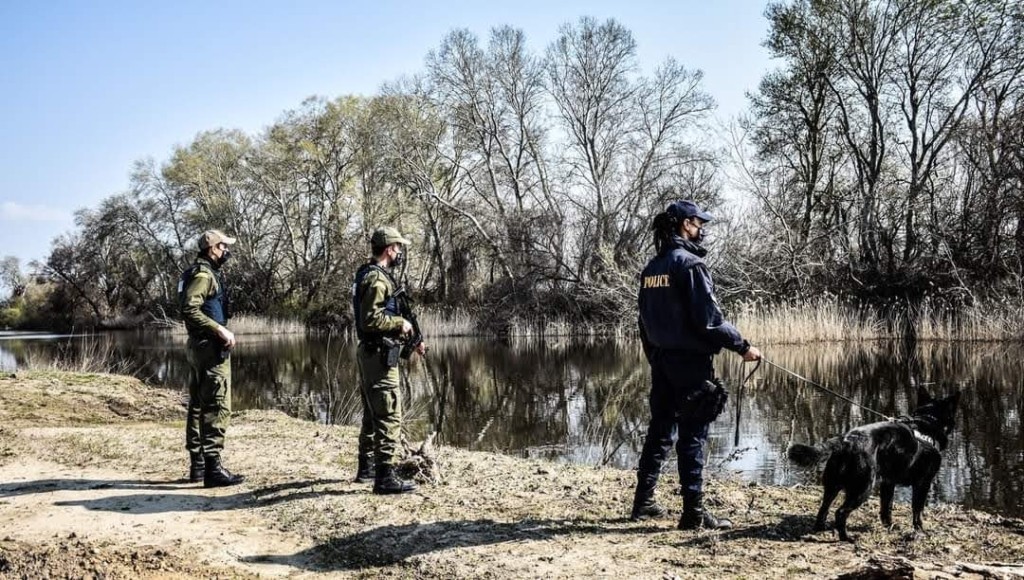 Περιπολώντας στα σύνορα του Έβρου – Χίλιες αποτροπές τη μέρα και ασφυκτική πίεση από τα κυκλώματα διακινητών (pics)