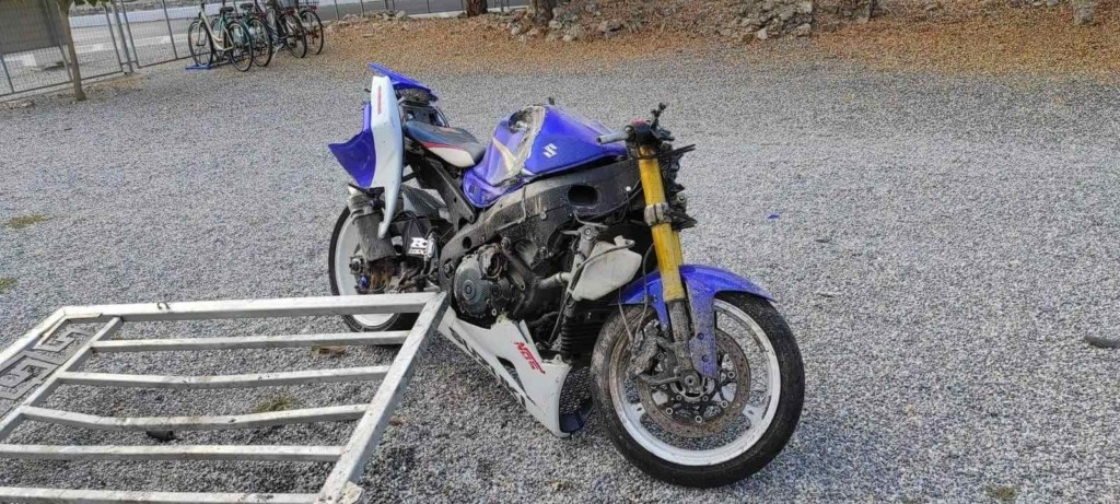 Ακόμα μία τραγωδία στην άσφαλτο – Νεκρός 26χρονος οδηγός μηχανής στη Σάμο (pics)