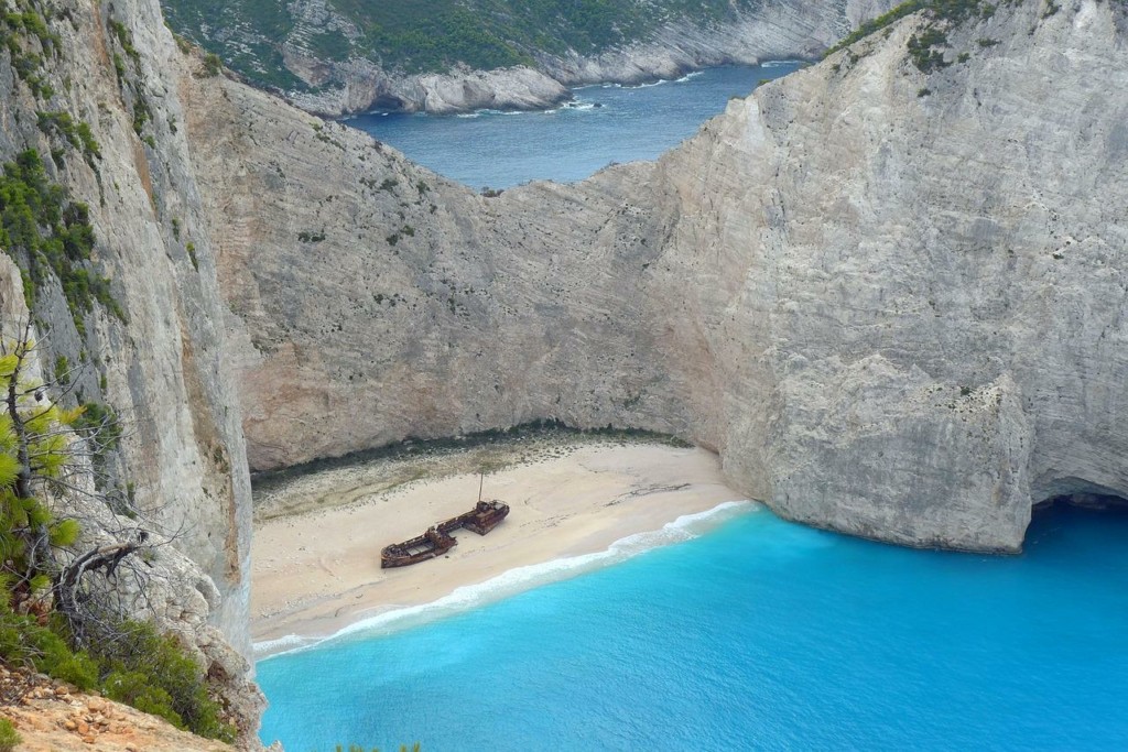 Κικίλιας για το αίσχος με τα σκουπίδια στο “Ναυάγιο” Ζακύνθου – “Δεν μας τιμούν τέτοιες εικόνες” (vid)