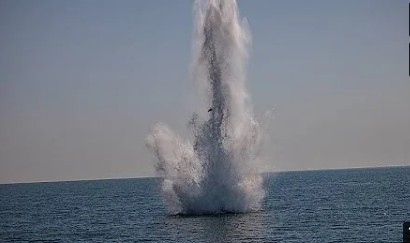 Σοκαριστικό βίντεο – Δυο άνθρωποι νεκροί από έκρηξη νάρκης ενώ κολυμπούσαν στην Οδησσό