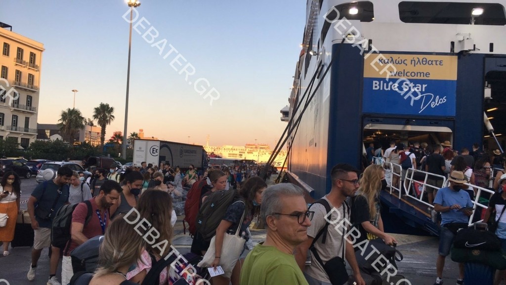 Αδειάζει η Αθήνα – Χαμός σε λιμάνια, αεροδρόμιο και Εθνικές Οδούς (pics&vid)