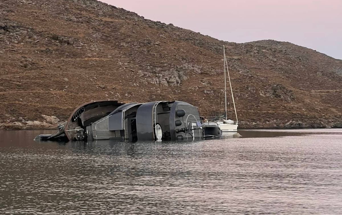 Βυθίστηκε κατά το ήμισυ σε παραλία της Κύθνου η διάσημη θαλαμηγός “007” – Βίντεο ντοκουμέντο (pics)