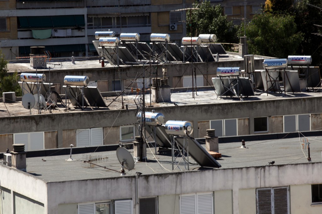 Έρχεται επίδομα και για ηλιακούς θερμοσίφωνες – Σε τρεις κλίμακες η επιδότηση στους λογαριασμούς ρεύματος(vid)