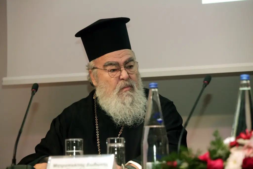 Πυρ ομαδόν κατά του Μητροπολίτη Δωδώνης μετά τις εξοργιστικές δηλώσεις για τους βιασμούς – “Ντροπή”