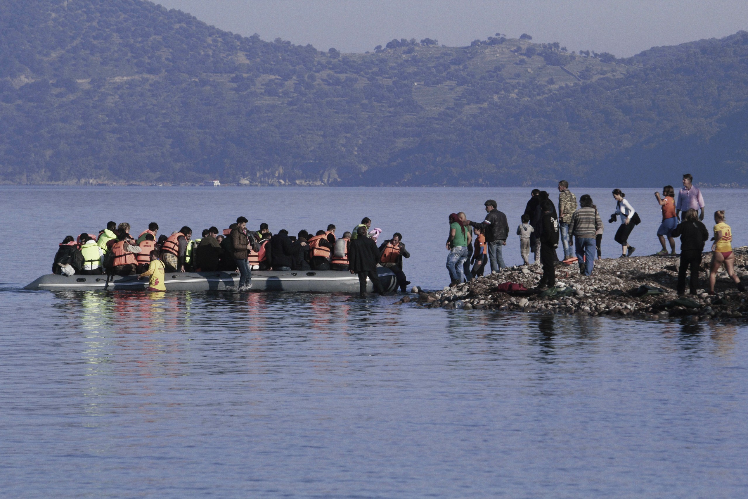Ο Μηταράκης δηλώνει ότι εξοικονομήθηκαν 150 εκατ. από τις αποτροπές μεταναστών (vid)